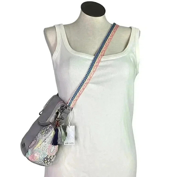 Sakroots Artist Circle Llama Foldover Crossbody Bag Gray Multi 106495 NEW - Picture 3 of 12